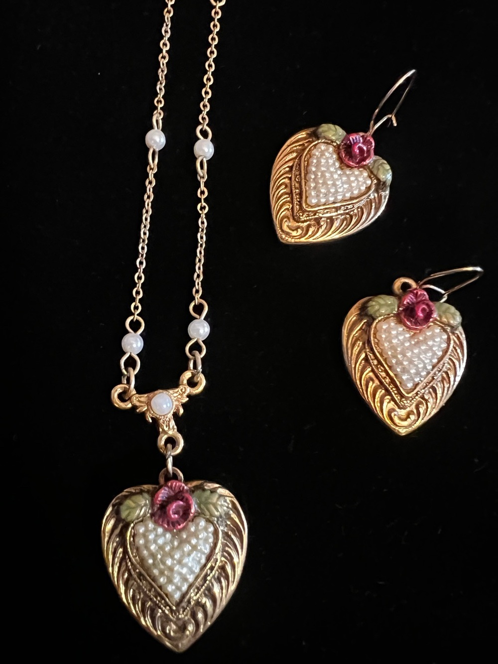 VTG 1928 Gold-Tone Locket Heart Necklace and Earring Set Pink Roses Faux Pearls